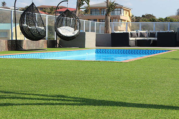 為什么酒店更適合用人造草坪，而不是自然草