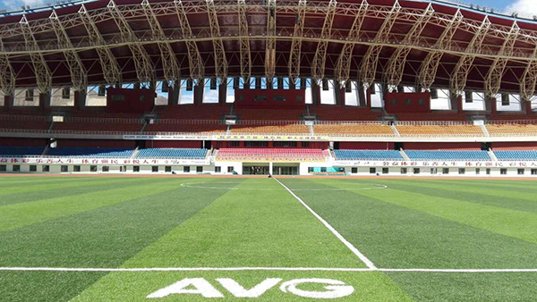 適當(dāng)選擇人造草坪高度，有利于減少成本和使用壽命