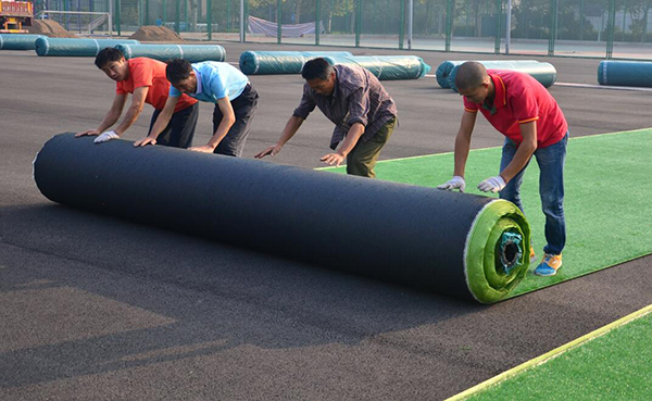 家用DIY安裝人造草坪怎么施工呢？