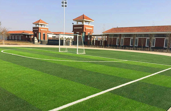 只需4點(diǎn)，就能做好室外人造草坪場地的維護(hù)