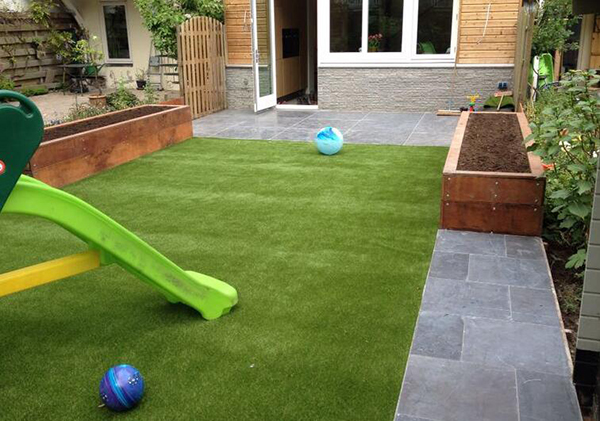 人造草坪在生活應(yīng)用中隨處可見