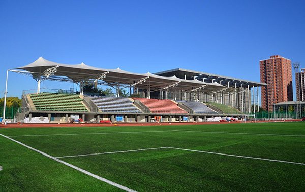 人造草坪場地有翹邊情況，怎么解決呢？