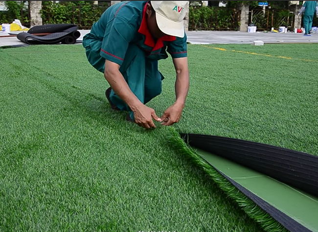 足球場(chǎng)人工草坪施工費(fèi)用是如何結(jié)算？