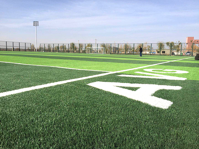 體育場(chǎng)人造草坪鋪設(shè)要注重哪些方面？