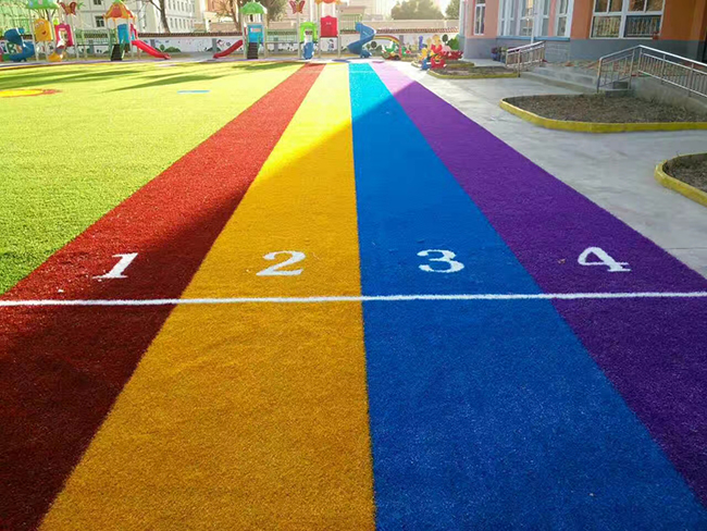 幼兒園人造草使用特點，更適合幼兒園用