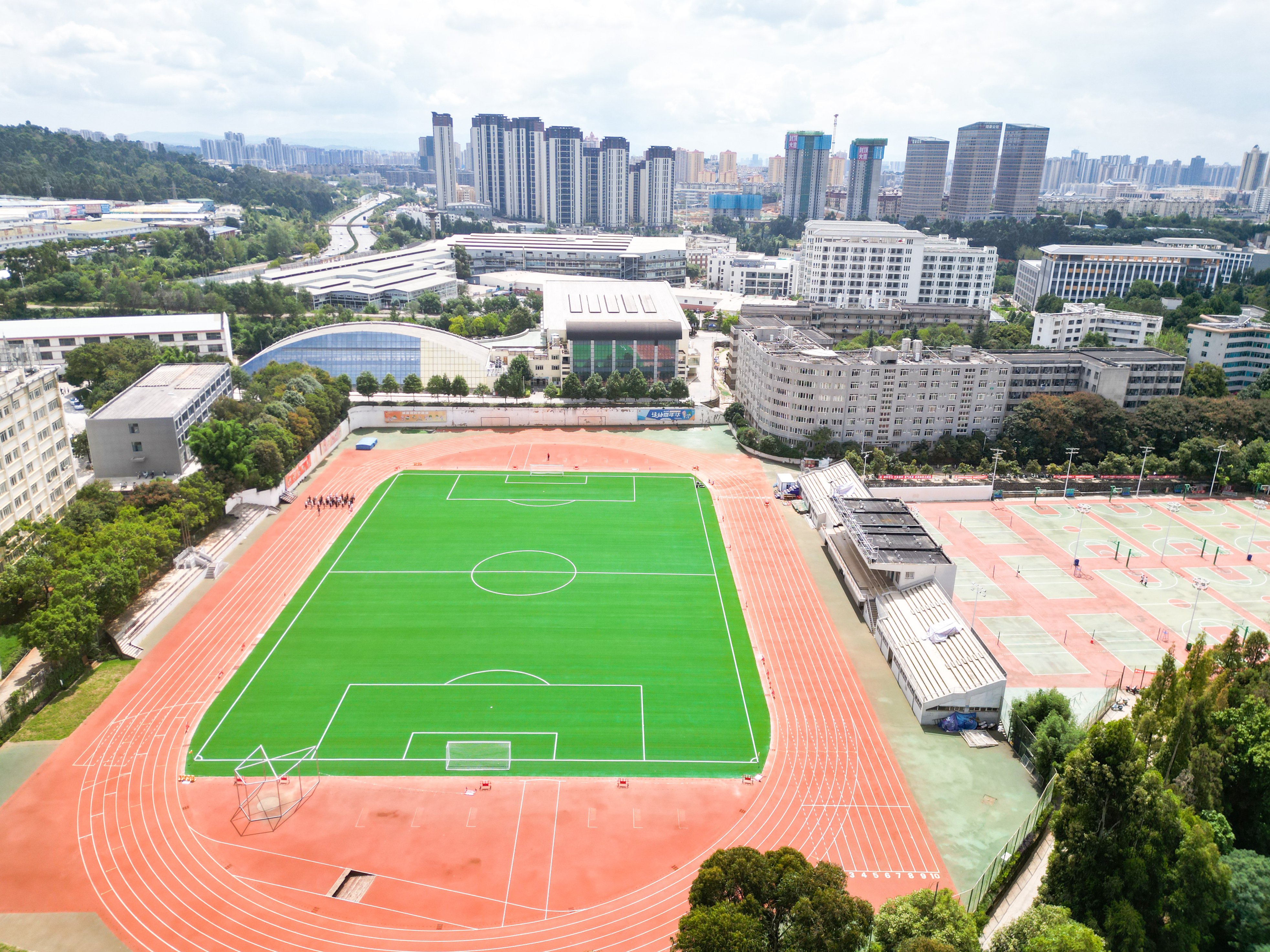 傲勝股份本月迎來(lái)第4片國(guó)際足聯(lián)（FIFA）認(rèn)證場(chǎng)地！落戶西南林業(yè)大學(xué)