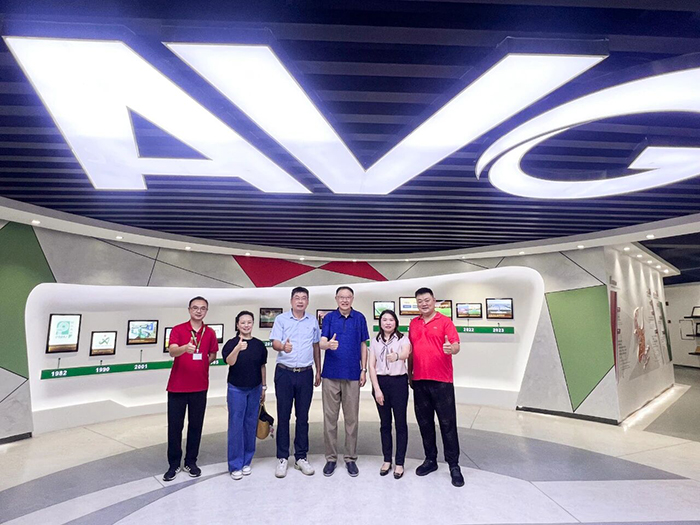 中國體育用品業(yè)聯(lián)合會(huì)主席李樺一行蒞臨傲勝股份交流指導(dǎo)