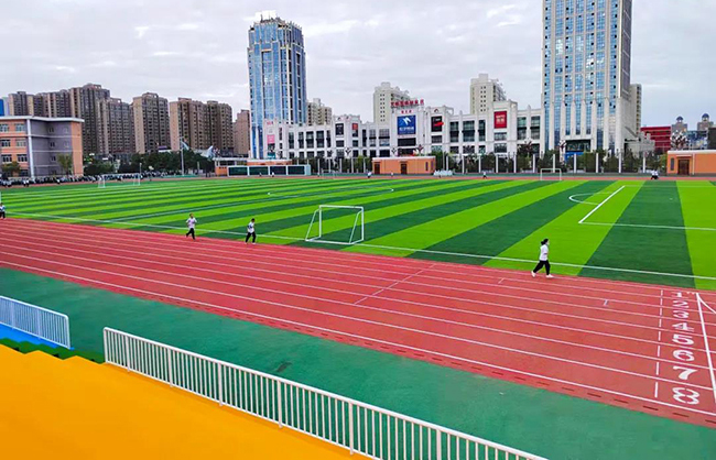 <a href='/product/' class='keys' title='點(diǎn)擊查看關(guān)于人工草坪的相關(guān)信息' target='_blank'>人工草坪</a>足球場(chǎng) 人工草坪足球場(chǎng)